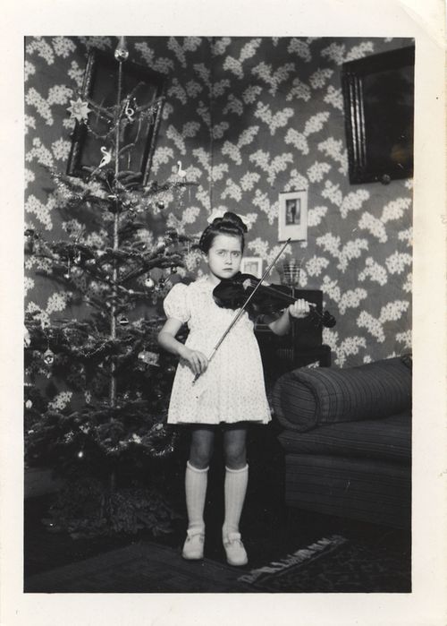 EOF weird violin girl xmas time
