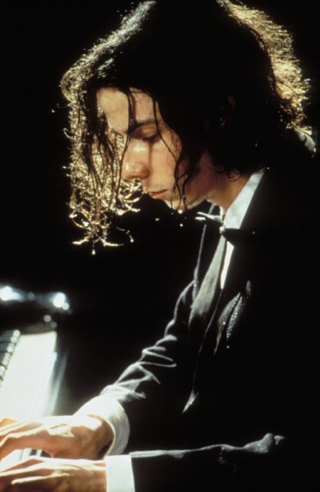 noah cross as david helfgott in SHINE (1996) plays rachmaninoff