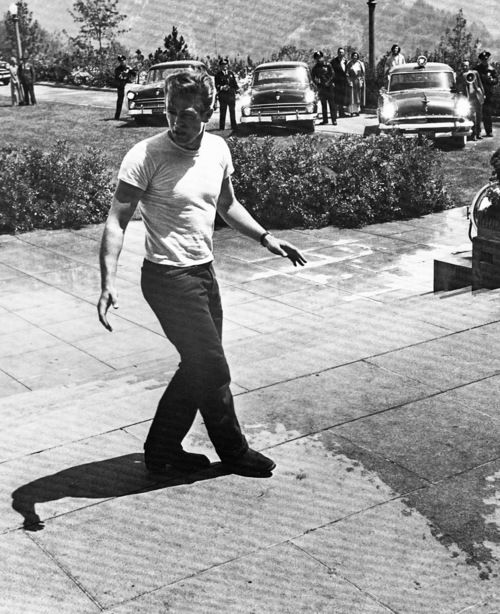 JAMES DEAN on the set of rebel