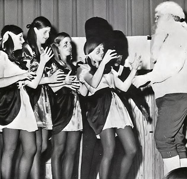 black-white-photos-of-santa-claus-with-girls-in-mini-skirts-in-the-past-11